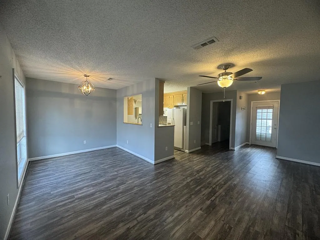 114 Palm Dr — Photo 3
