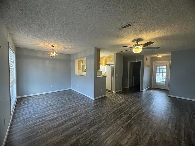 114 Palm Dr — Photo 3