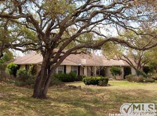 121 Shin Oak Dr, Bandera, TX 78003