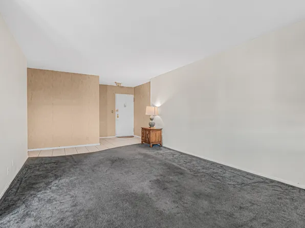 138-10 Franklin Avenue image 2 of 15