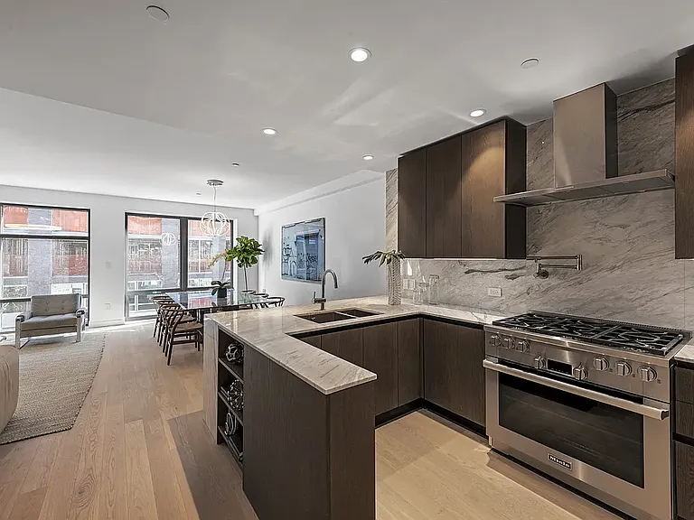 442 E 13th St #5 — Photo 1