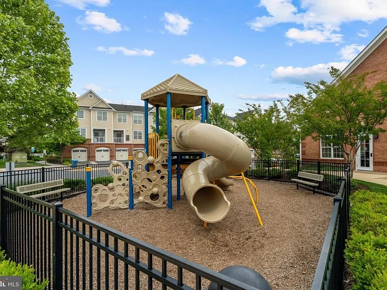 23255 Milltown Knoll Sq #111 — Photo 6