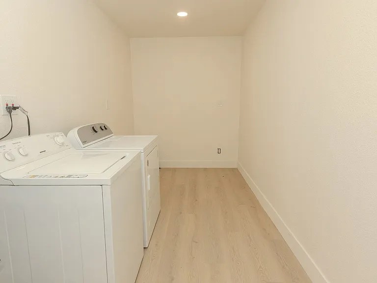 6180 Veemac Ave — Photo 30