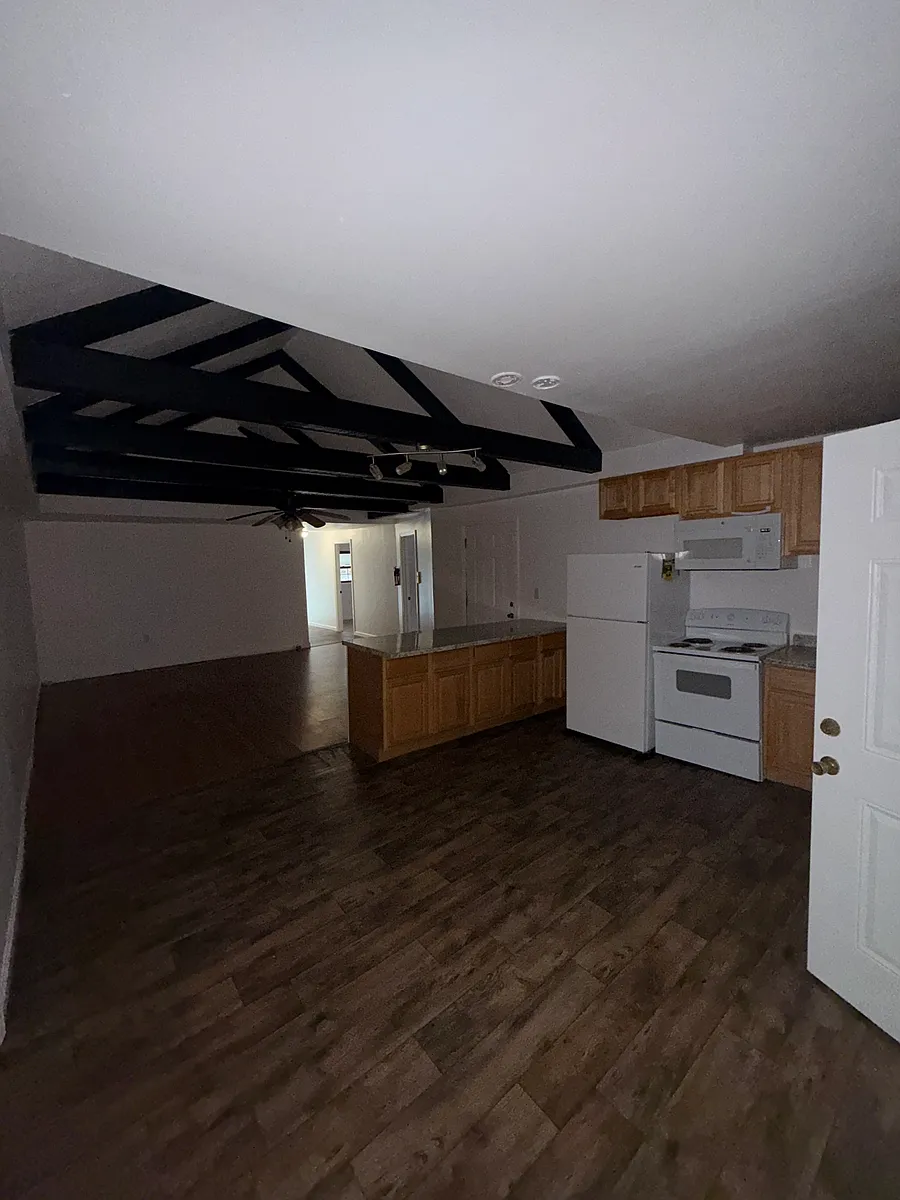Building Photo - 26 Rock City Rd #A