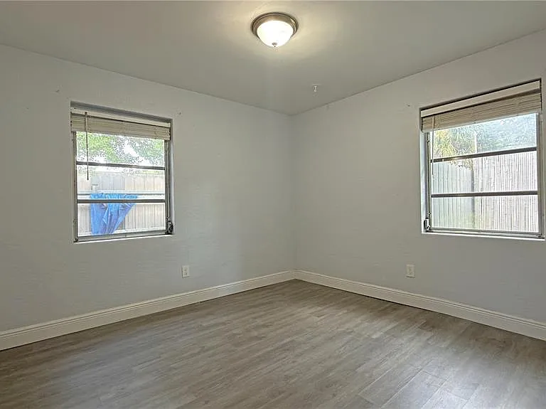 126 Palm Dr — Photo 16