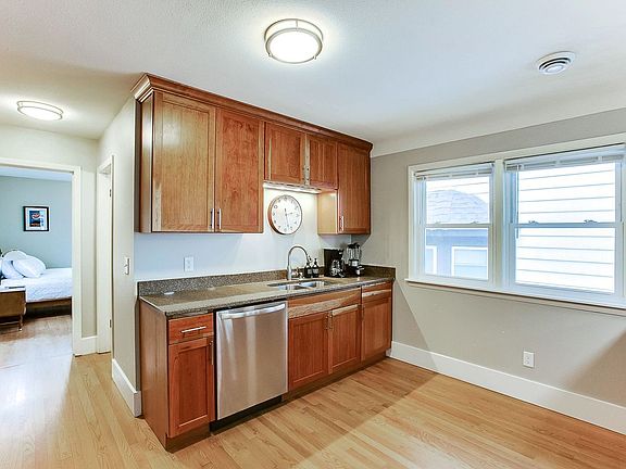5th image of 1638 Marshall Ave #3