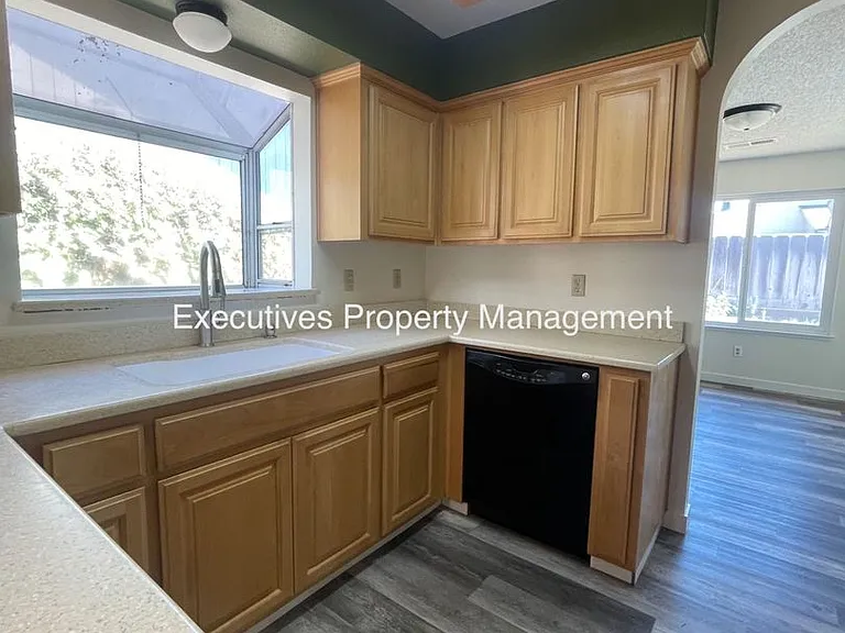 3440 Nonpareil Dr — Photo 5