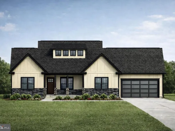 40 Stormfield Dr W, Martinsburg, WV 25404