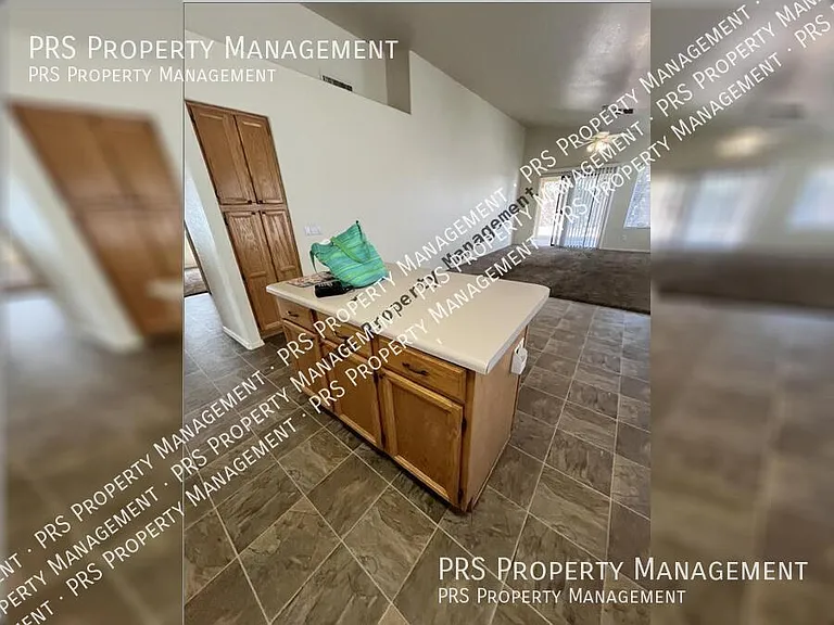 818 W Silver Creek Rd — Photo 7