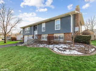 1441 Bolson Dr, Downers Grove, IL 60516
