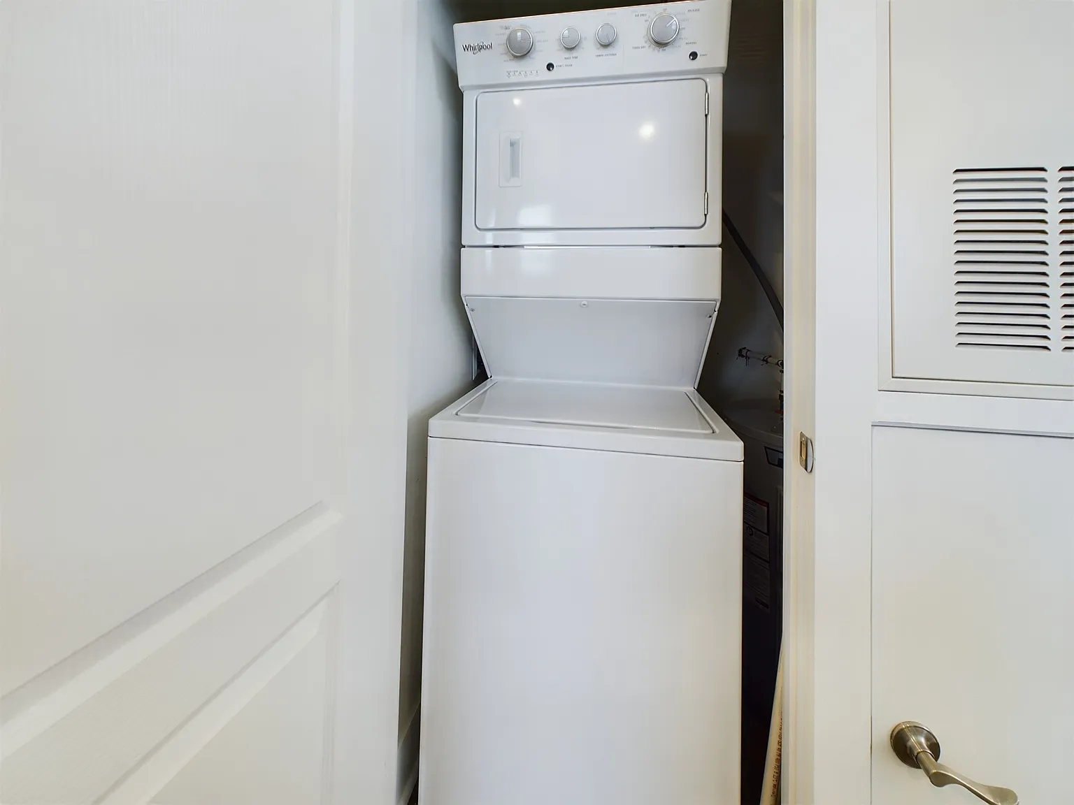 1 bed, 670 sqft, $1,999 — Photo 4