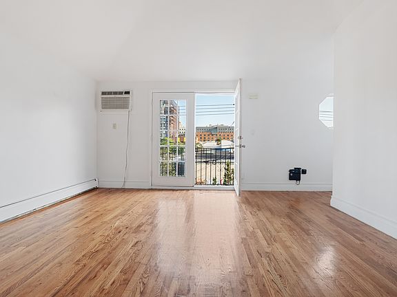 4th image of 319 Winthrop St #5