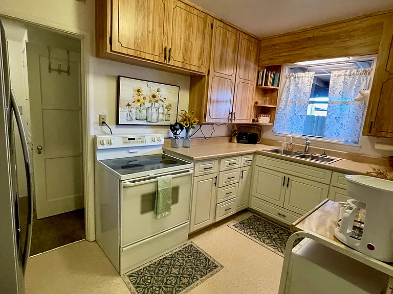 157 W J St — Photo 12