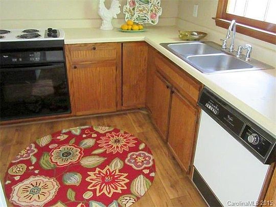 5th image of 815 Jamestown Dr APT 1