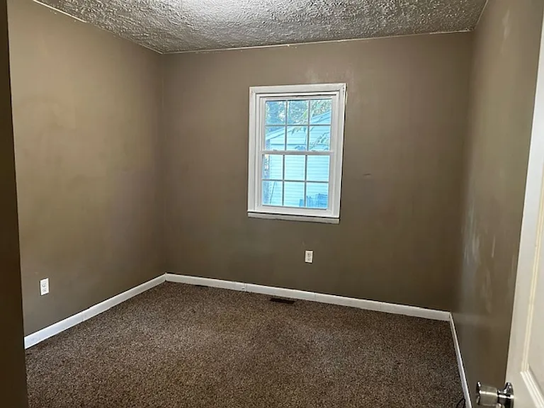 706 Wren St — Photo 5