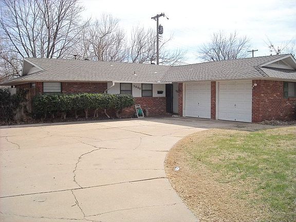 2nd image of 3008 Chaucer Dr