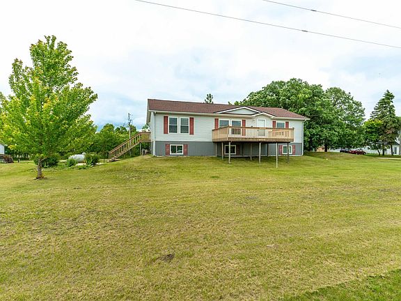 3rd image of 22733 Treetop Rd