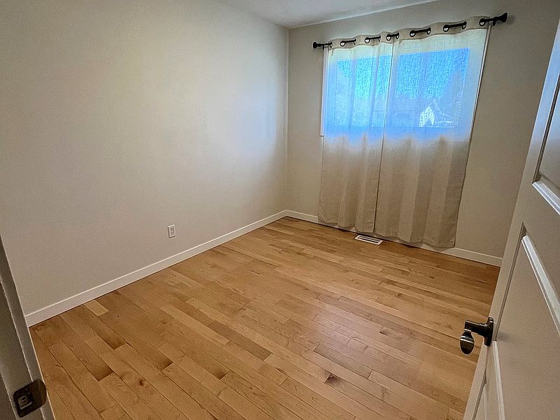 Spruce Grove House for rent - 3 Bedrooms — photo 10
