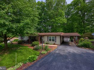 5 Oak Ln, Manheim, PA 17545