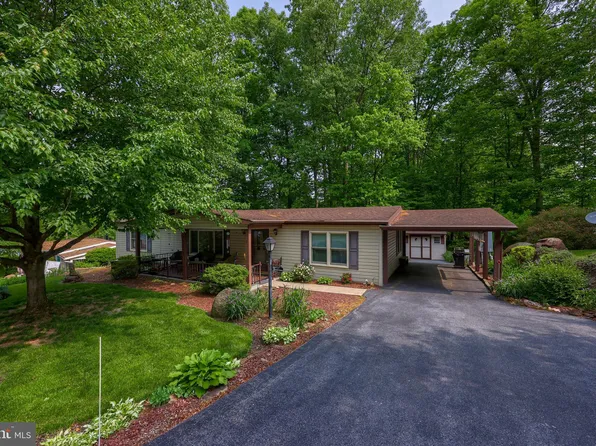 5 Oak Ln, Manheim, PA 17545