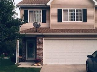 100 Debie Ln, Hobart, IN 46342