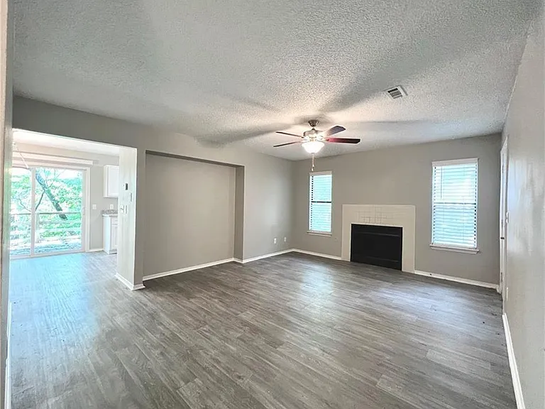 3250 N Kings Cross — Photo 2
