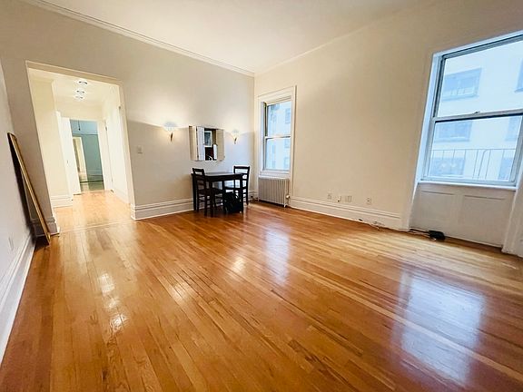 3rd image of 57 W 58th St #9AE