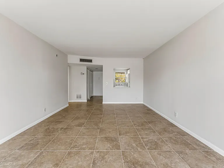 1638 Embassy Dr #208 — Photo 12