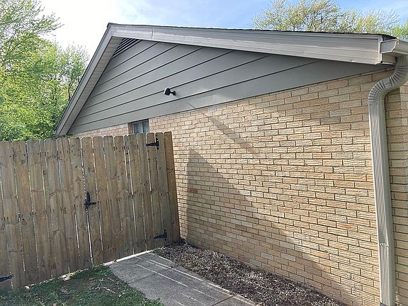 4th image of 6296 Carolyn Dr