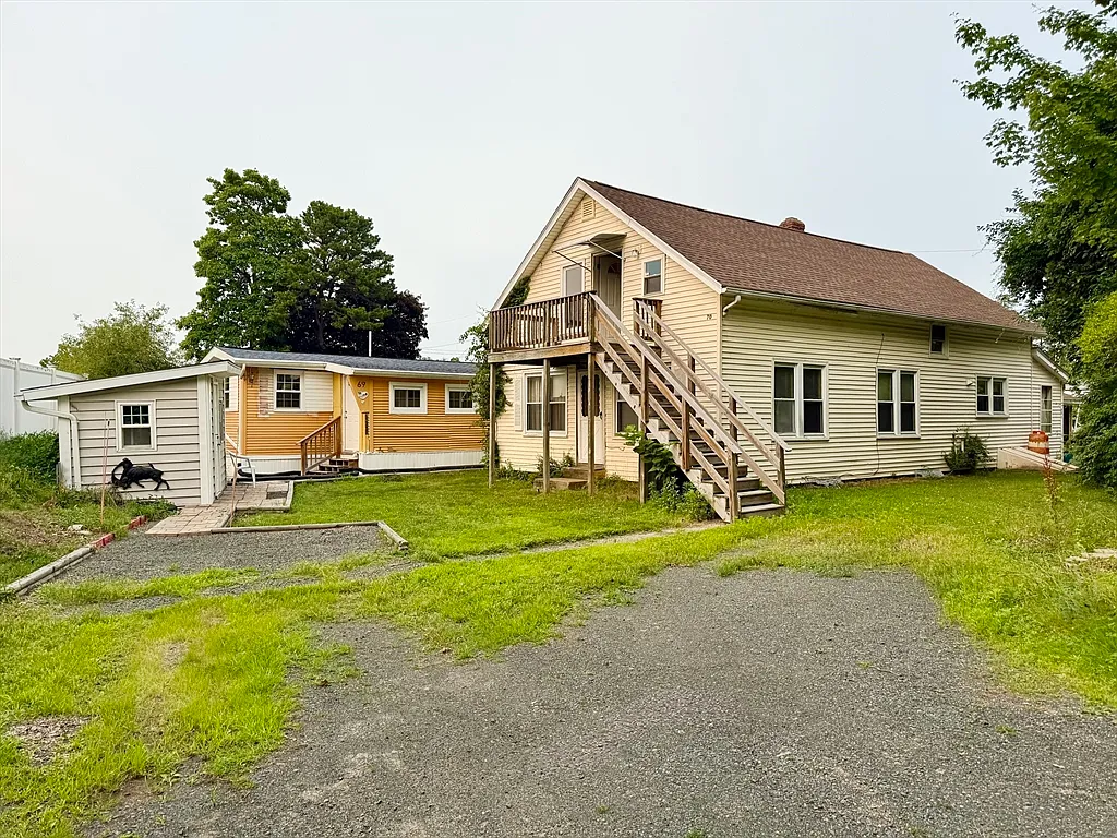 3 bed, 1.0 bath, 1008 sqft, $1,500 — Photo 2