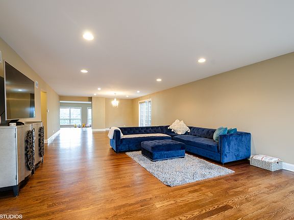 4th image of 7238 N Kenneth Ave