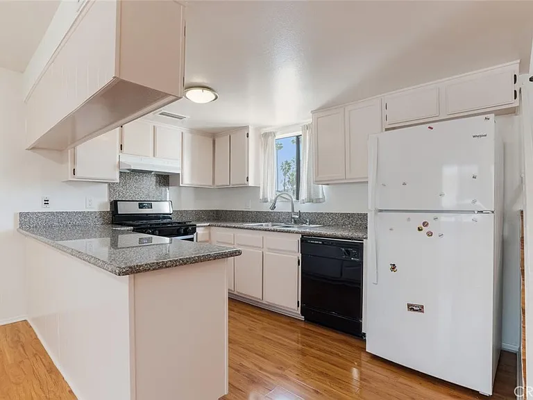 1129 Linden Ave #5 — Photo 10