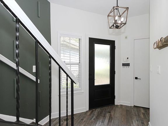 3rd image of 1335 Cranbrook Ct