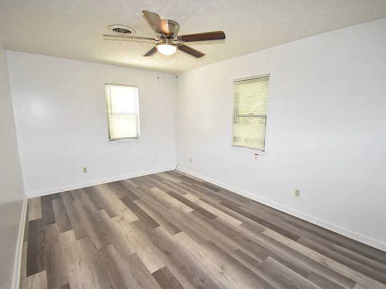 947 Charlotte St — Photo 10