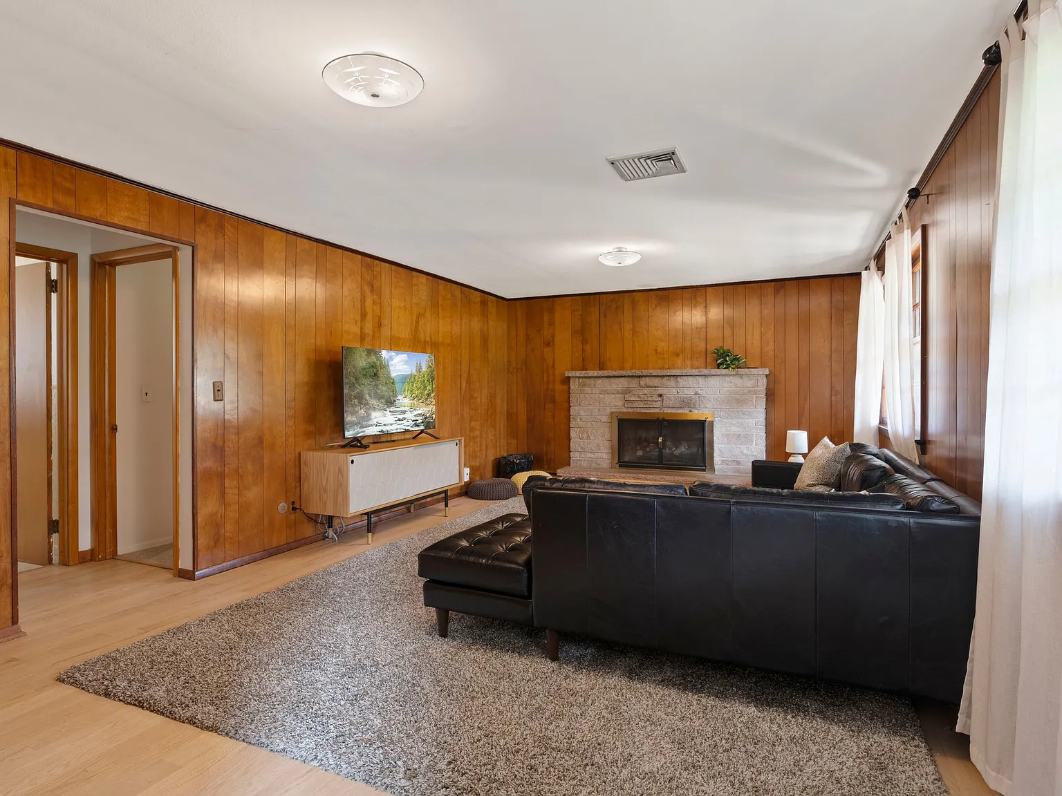 4 bed, 2.5 bath, 2200 sqft, $5,500 — Photo 4