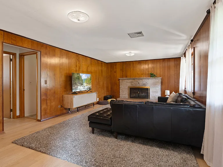 23 Jonathan Way — Photo 4
