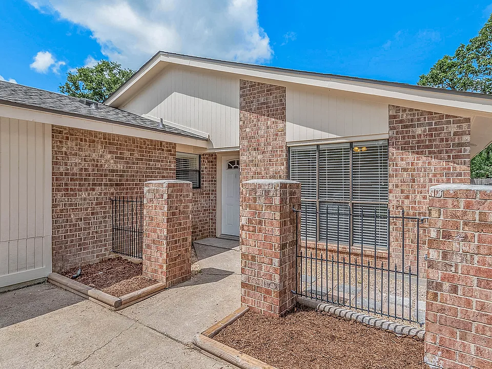 2910 Jennifer Dr