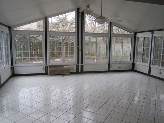 5th image of 168 Brookwood Pl