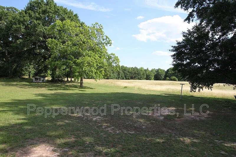 3 bed, 2.0 bath, 1300 sqft, $1,595 — Photo 4