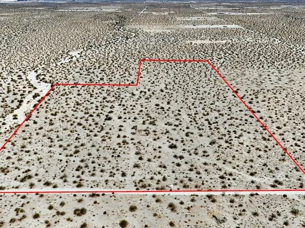 11 Mojave Dr, Phelan, CA 92371