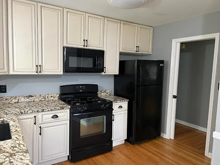1502 Lynn Way — Photo 10