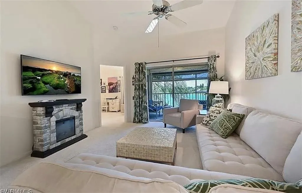 2 bed, 2.0 bath, 1204 sqft, $5,500 — Photo 4
