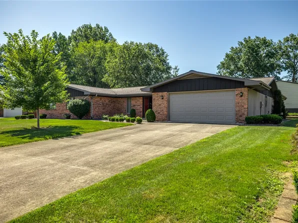 705 Park Hills Dr, Effingham, IL 62401