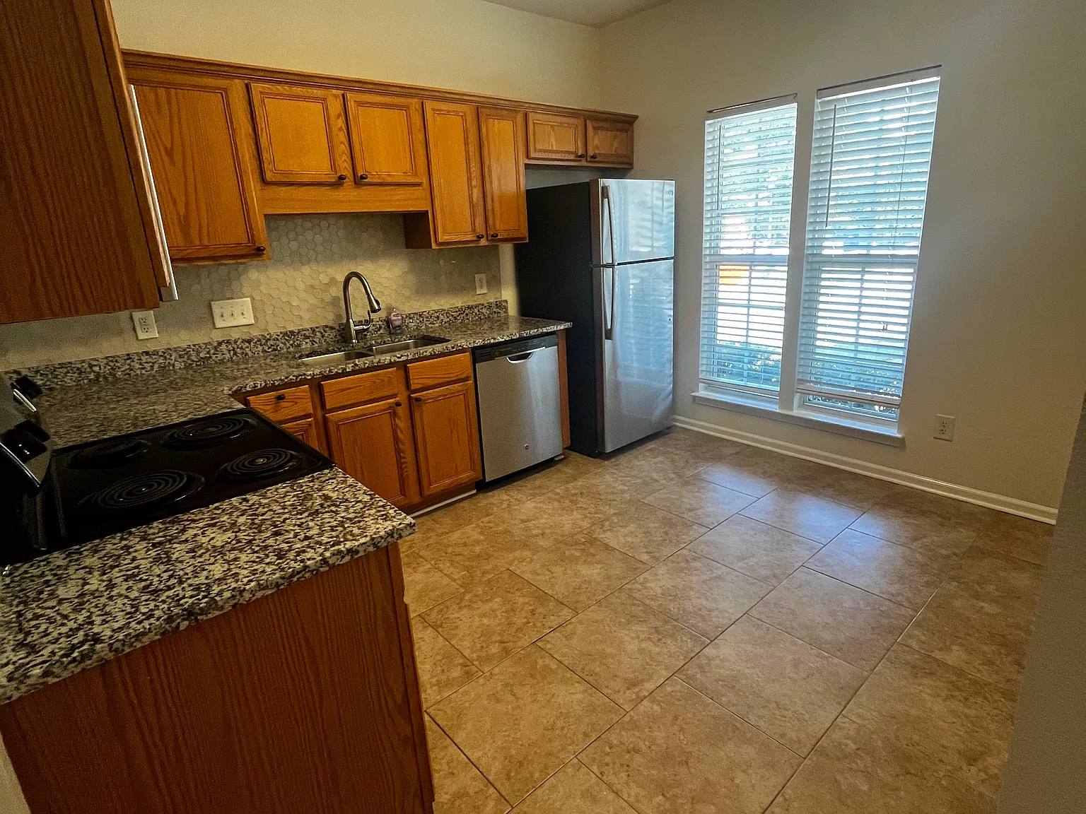 2 bed, 1192 sqft, $1,875 — Photo 3