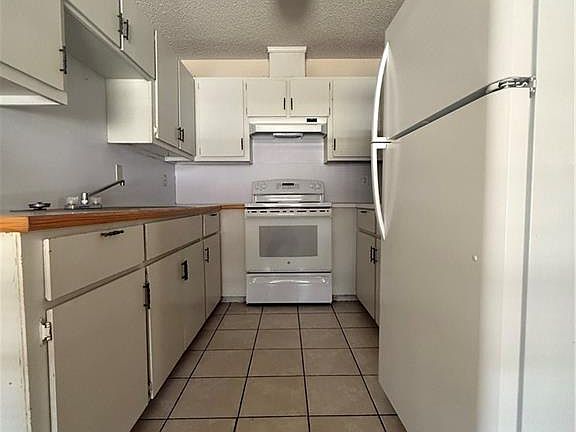 4th image of 118-120 Gastel Cir #5