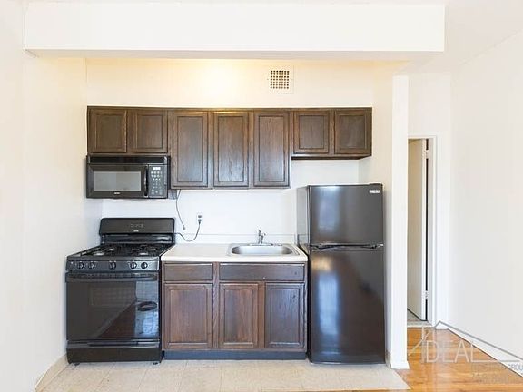 5th image of 399 Clermont Ave #2F