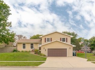3810 N Olympic Dr, Waterloo, IA 50701