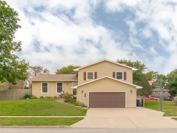 3810 N Olympic Dr, Waterloo, IA 50701