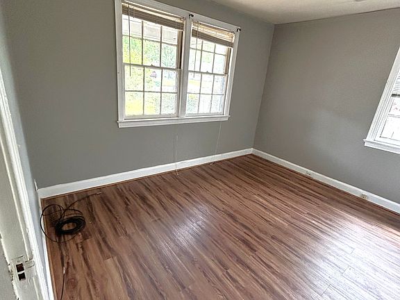5th image of 3616 Gaston Ave
