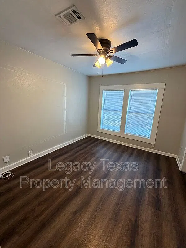 3 bed, 1.0 bath, 1337 sqft, $1,550 — Photo 4